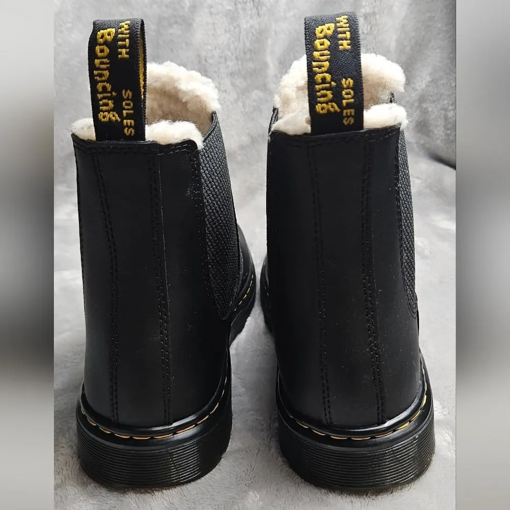 Dr. Martens Chelsea Boots Faux Fur Lined Black Leather Women’s Size 6